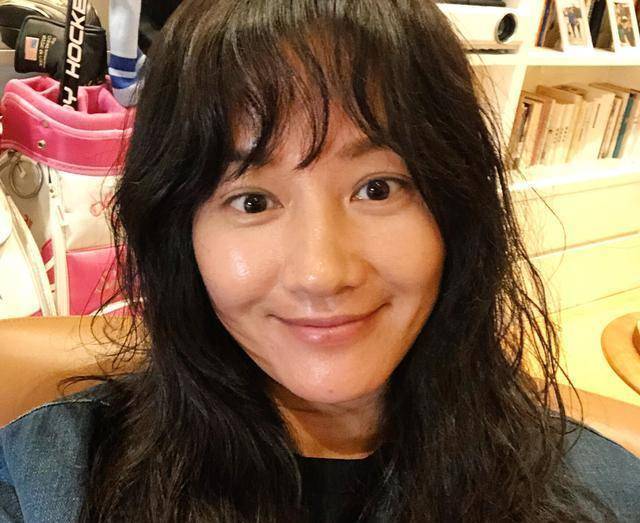 瞿颖晒与胡兵17年前后对比照,两人容颜未改,互动十分温暖!
