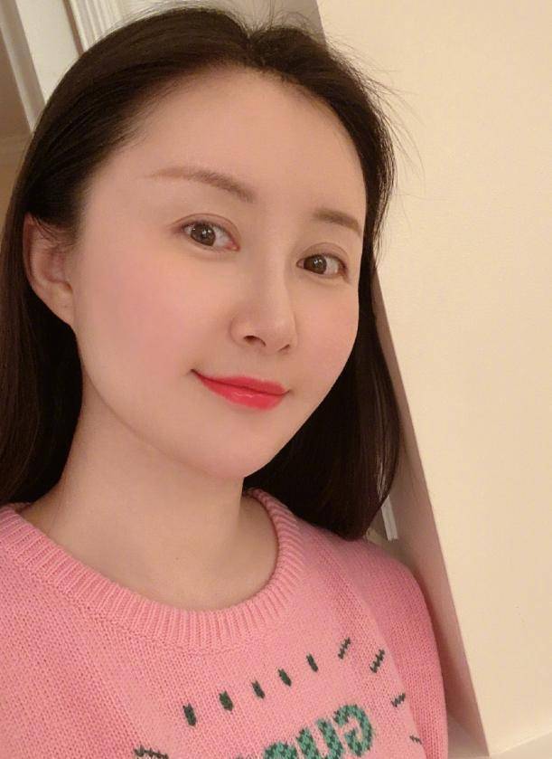 之前舒畅登上热搜的模样,一定清楚现在她的容颜与之前是有多大的变化