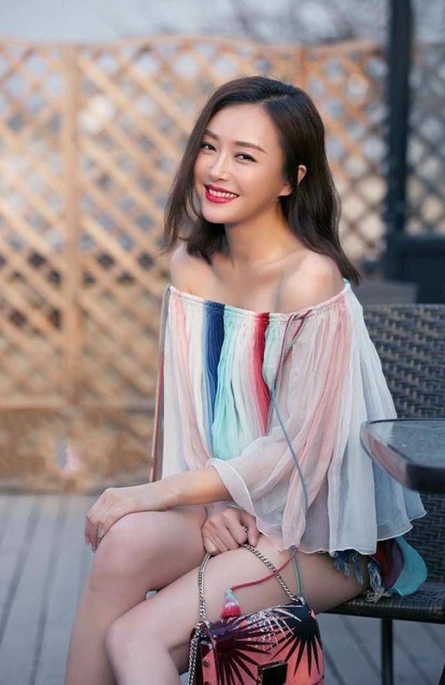 秦岚的白月光造型,你都看过吗?_气质_旗袍_身材