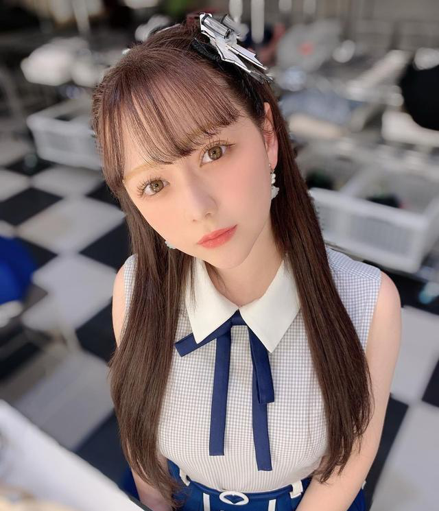 日俄混血前HKT48成员「村重杏奈」展肉感身材