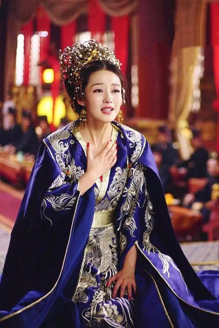 二",所以她的黑化也是大家所期盼,而黑化后的李沁妆容也变得霸气十足