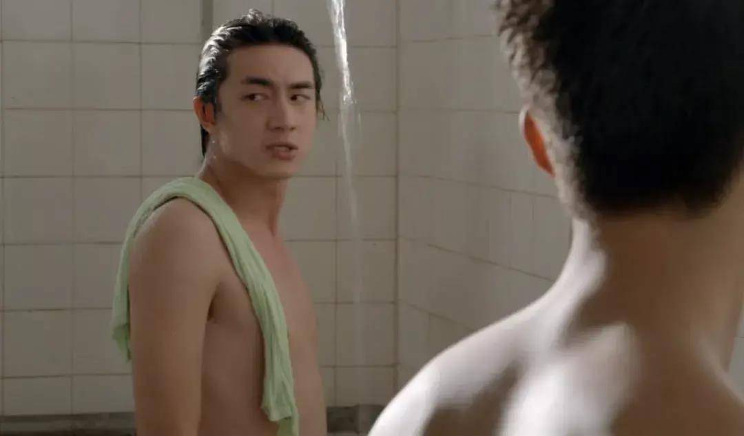 林更新露内裤边健身上热搜,细腰大身材还有翘臀_网友_肌肉_手臂