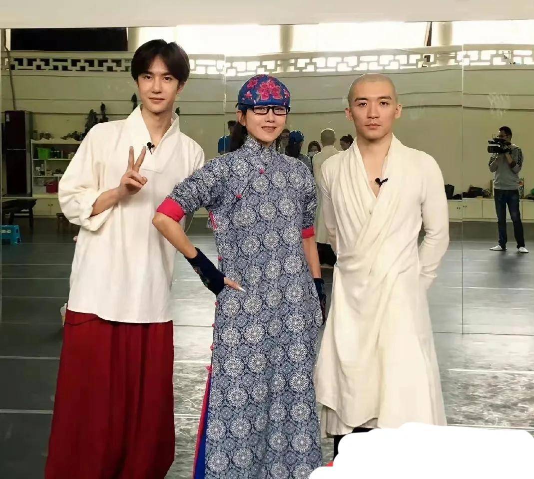 87岁舞蹈家赵青去世,感染新冠后曾康复,平安夜突然无生命体征_母亲