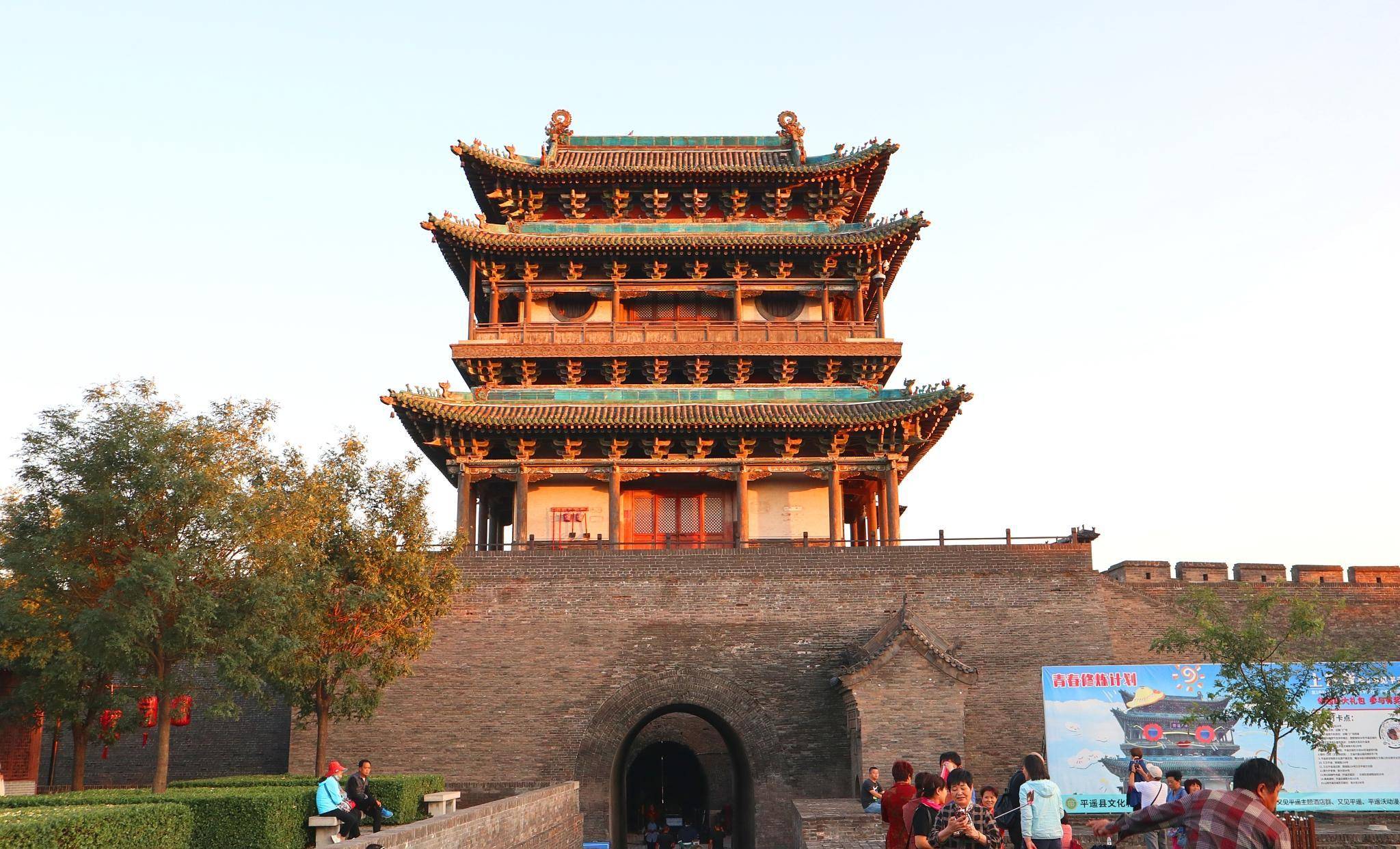 山西平遥古城墙,我逛了一个缩水版的,心疼一秒城墙下的老年游客_城楼