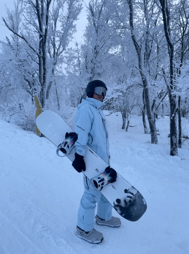 李小璐贾乃亮被曝复合,一家三口同时现身滑雪场,疑似共进晚餐