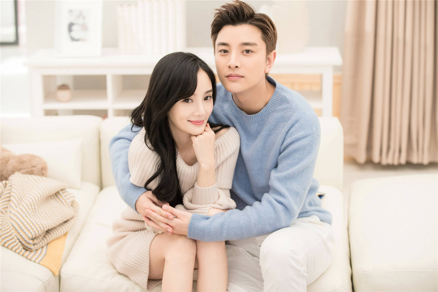 贾乃亮和李小璐同时晒外出滑雪照,还被传一起共进晚餐_网友_视频_女儿