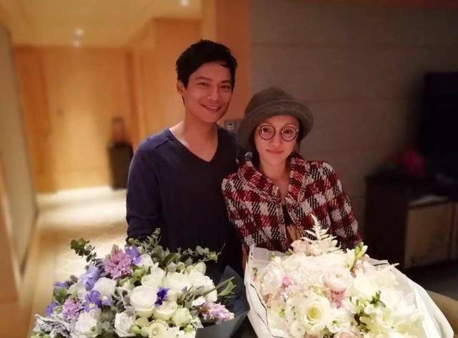 正是因为高圣远的前女友突然曝光出两个人的亲密照,周迅和高圣远也在