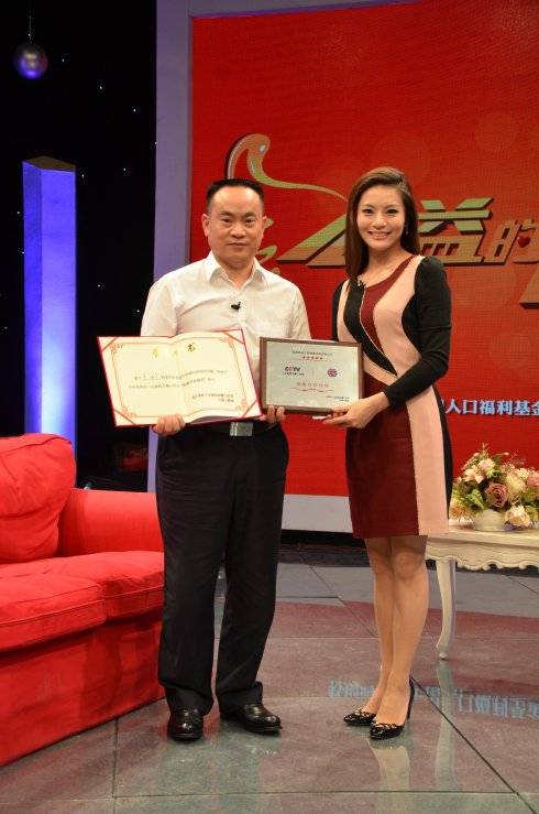 孟盛楠:从兰州走出的央视著名主持人,男友在雾中迷路了_工作_父母