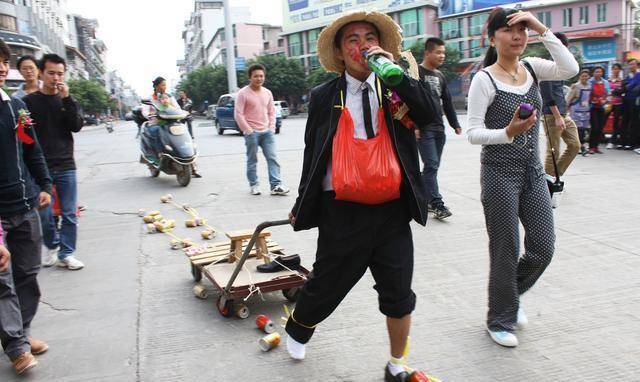 "闹婚闹成了闹剧,新娘掌掴伴郎出气_侄子_新郎_现象