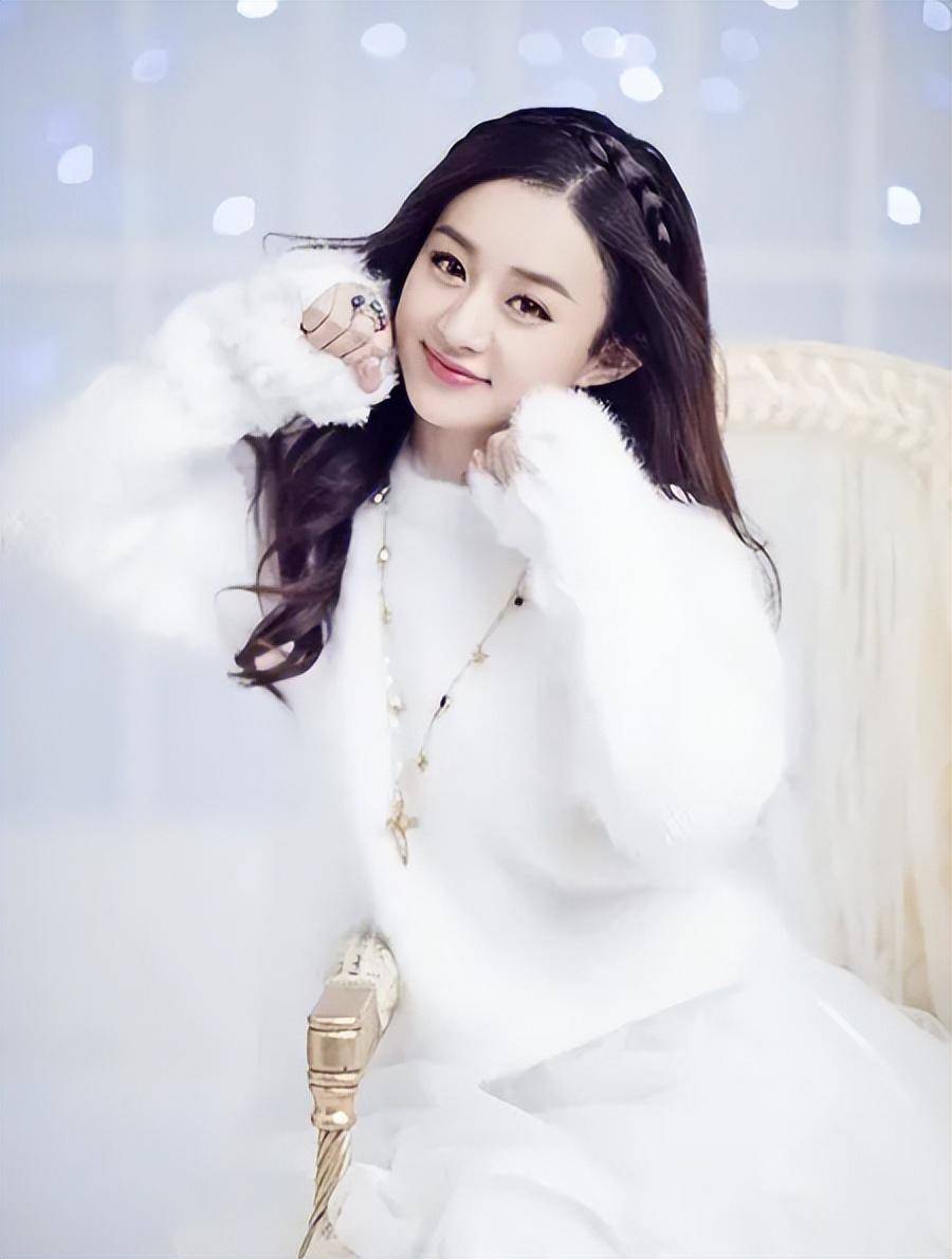 包括她嫁给冯绍峰的时候,几乎全网的男生都在骂冯绍峰.