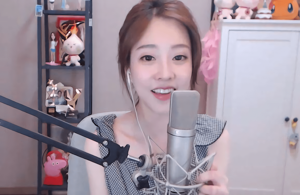 东莞一男子穿着破烂打赏主播,"她太漂亮了"_小孩_礼物_生活