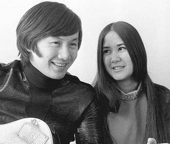 许冠杰恋同一个混血女人54年,今72岁笑看子孙满堂_女朋友_儿子_许父