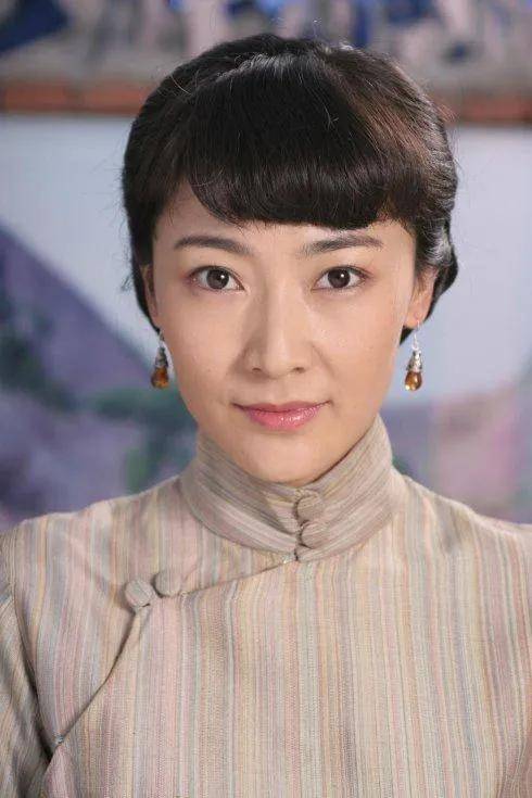 演员阿斯茹怀孕后男友瘫痪,不离不弃照顾他8年,未办婚礼成遗憾_谷智鑫