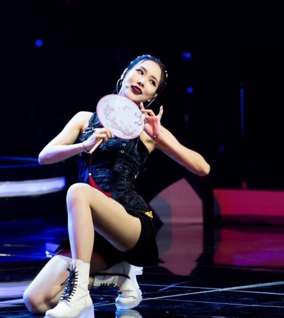 《姐姐》王智发文向复活团和黄龄道歉,王智身上有姐姐们的初衷_票数