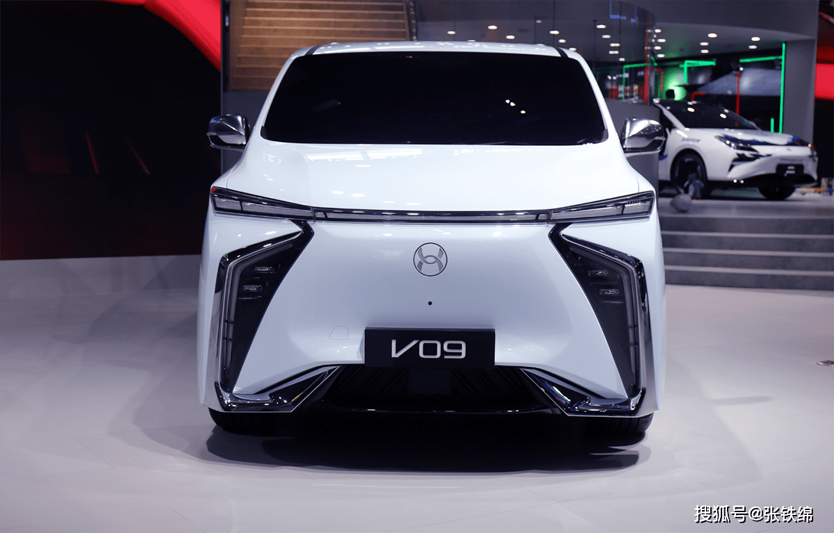 新車可以看做是此前的合創concept-m概念車的量產版,定位為中大型純