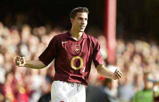 范佩西支持阿森纳夺英超冠军,枪迷吐槽:没看球吧_球迷_科洛_坎贝尔