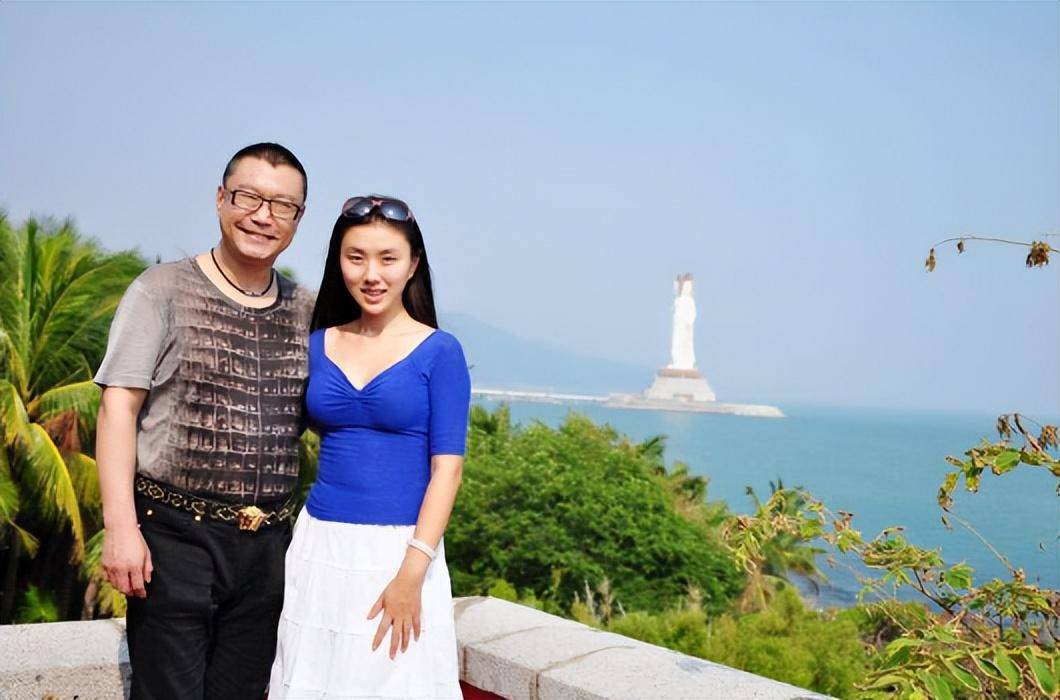 尹相杰与歌手肖洋分手8年:他浪子回头后娶拍卖师,她的人生怎样_于文华