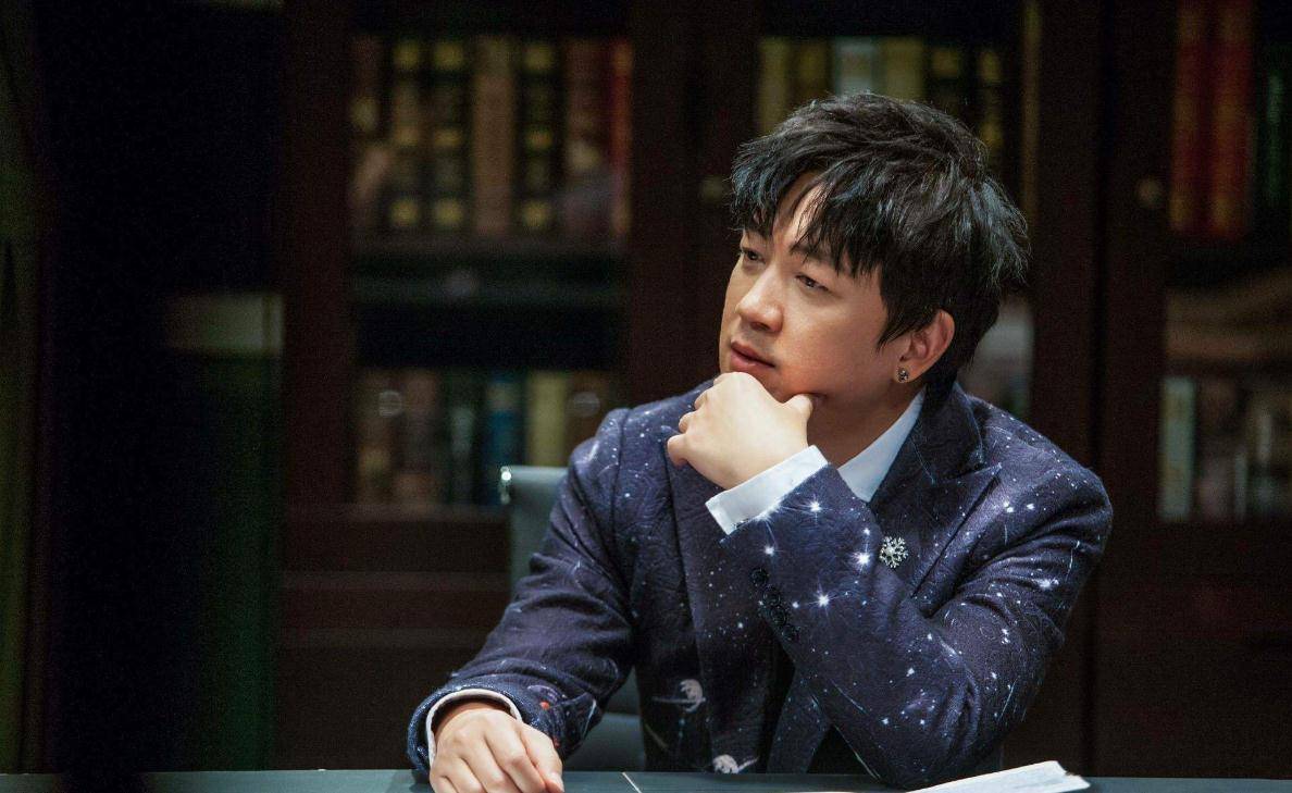 被黑,被骂,被"绿",忍了8年的潘粤明,终于重回事业巅峰_董洁_龙岭_儿子