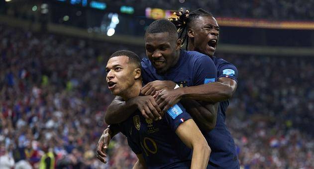 输不起？法国球迷再次请愿要求决赛重踢，裁判偏帮阿根廷！