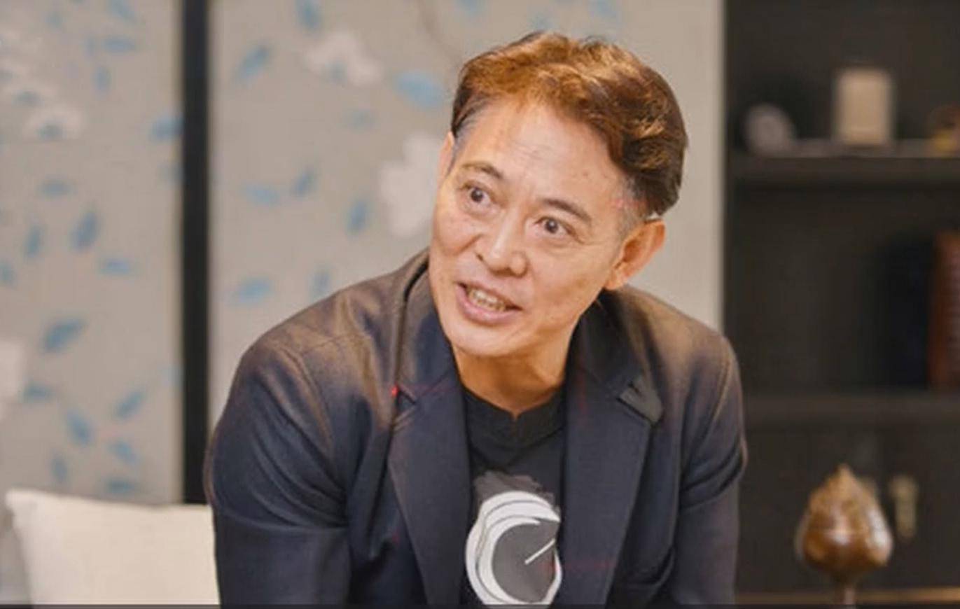 "功夫巨星"李连杰罕见晒出近照,59岁一脸沧桑,眼球突出明显