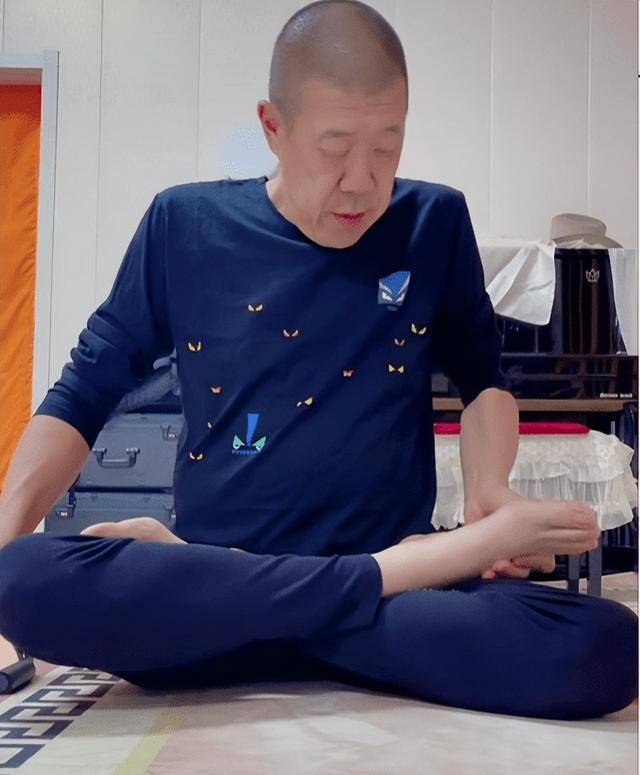 "配角"秦卫东:喝酒自毁两段婚姻,三婚娶二婚妻子,今