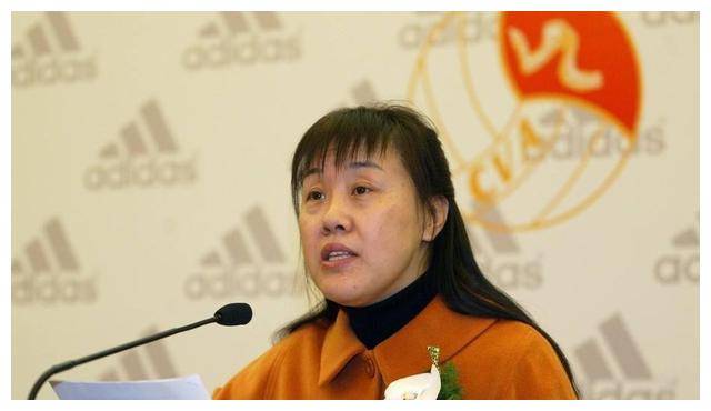 从"夺冠功臣"到"被迫退休",张蓉芳到底经历了什么?_训练_排球_教练