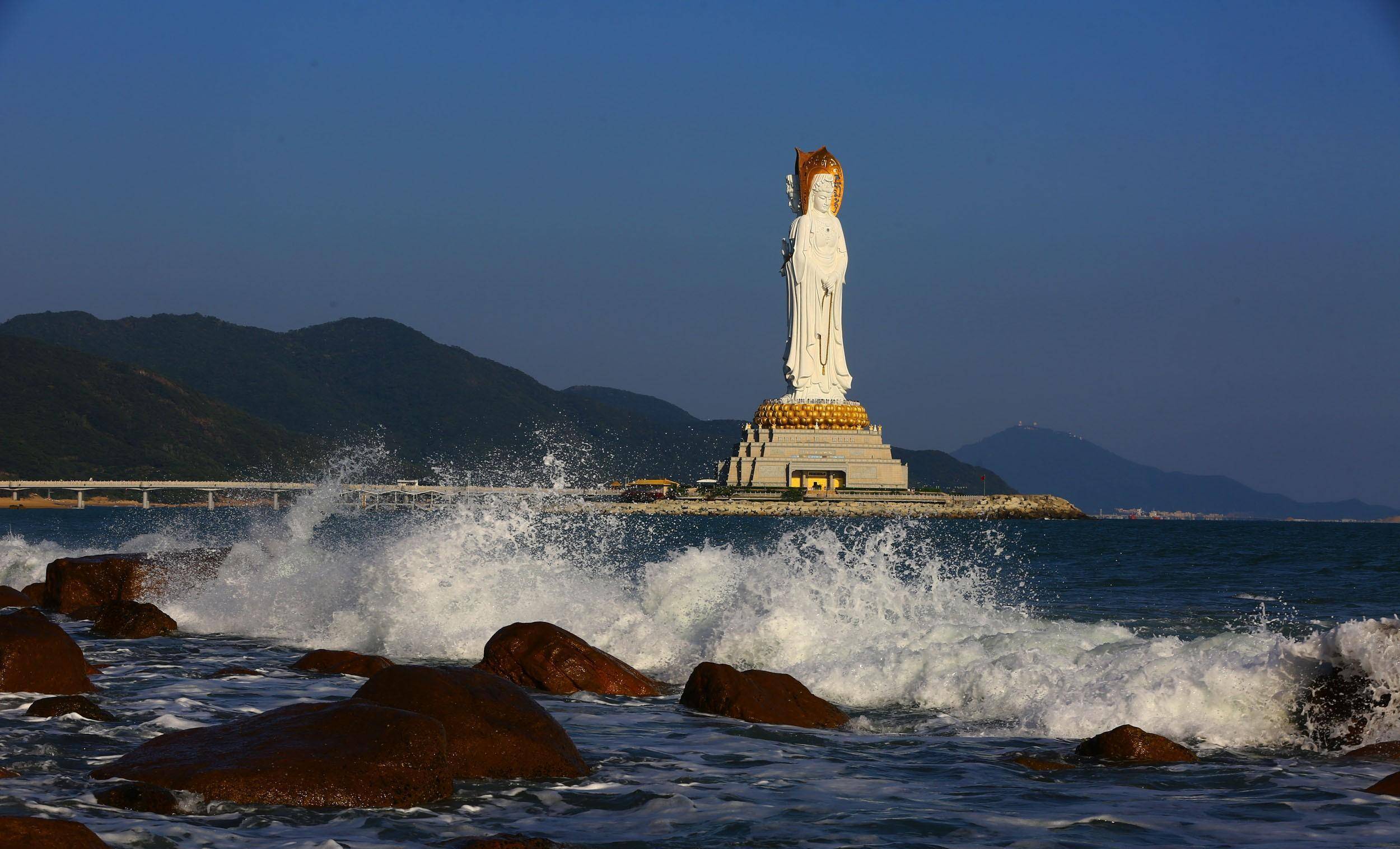 三亚暖冬游升温，游人乐享景区美景