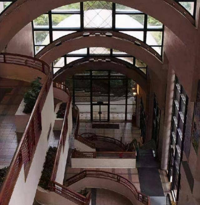 妻子突然暴毙,死因扑朔迷离,李嘉诚李嘉欣有什么不为人知的秘密