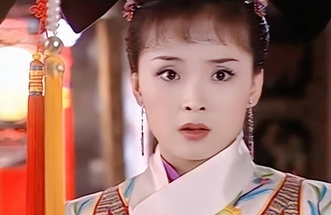 中国女星王艳因演出《还珠格格》"晴儿"一角爆红,在事业当红之际嫁给