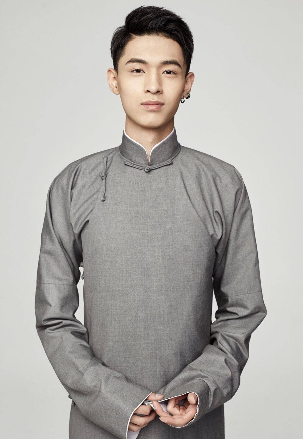 秦霄贤霄字科第一人,凭借人设成功蹿红,为何独得郭德纲恩宠?