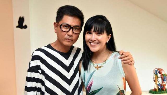 此前也有媒体报道过这件事情,那时的周初明已经出现了面部无力,手脚