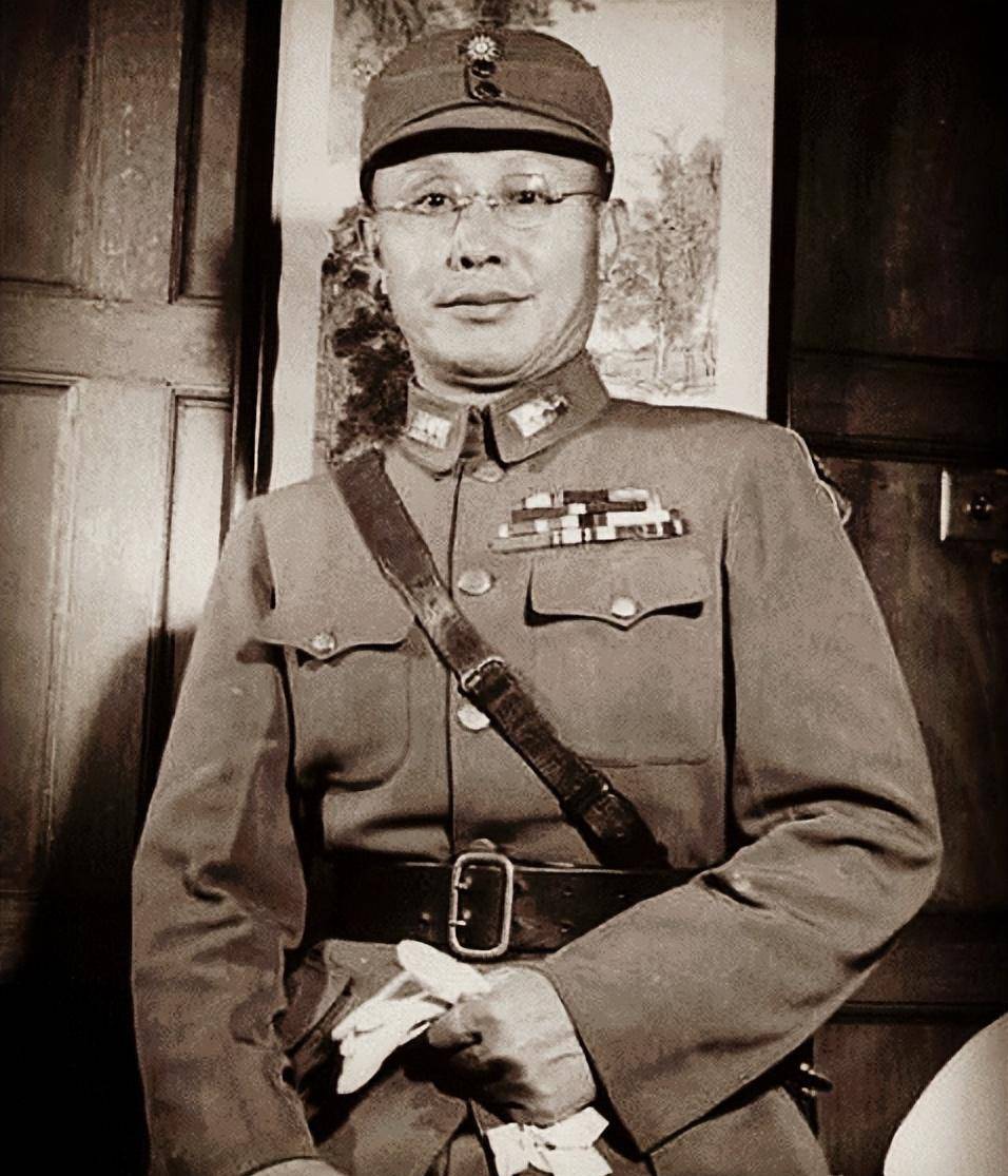 1948年王耀武被俘,家中竟搜出2台拖拉机,陈毅笑道:藏这干啥?_何应钦_刘峙_蒋介石