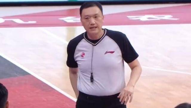 叶楠自小跟随父亲学习篮球,他也是山东队的职业球员,退役之后转行成为