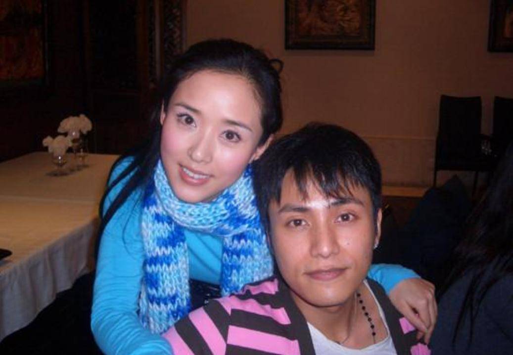 她被誉为"最美嫦娥",44岁勇敢为小丈夫生儿子,如今幸福美满_颜丹晨