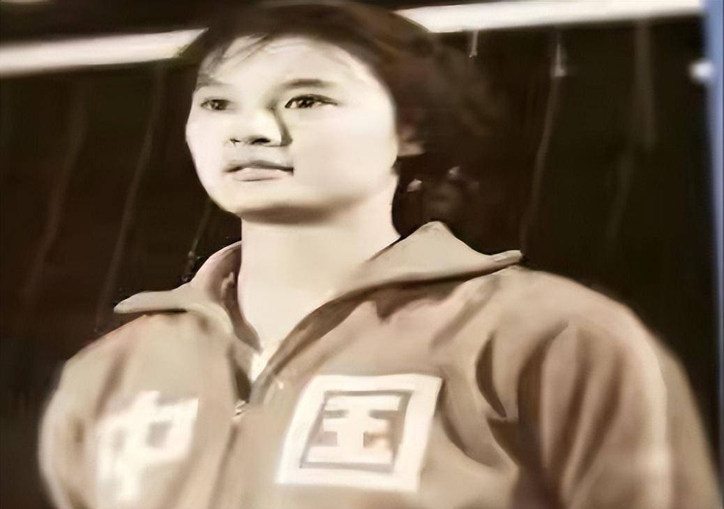 周晓兰:女排5连冠功臣,退役后官居高位,仅8个月被迫辞职_训练_中国