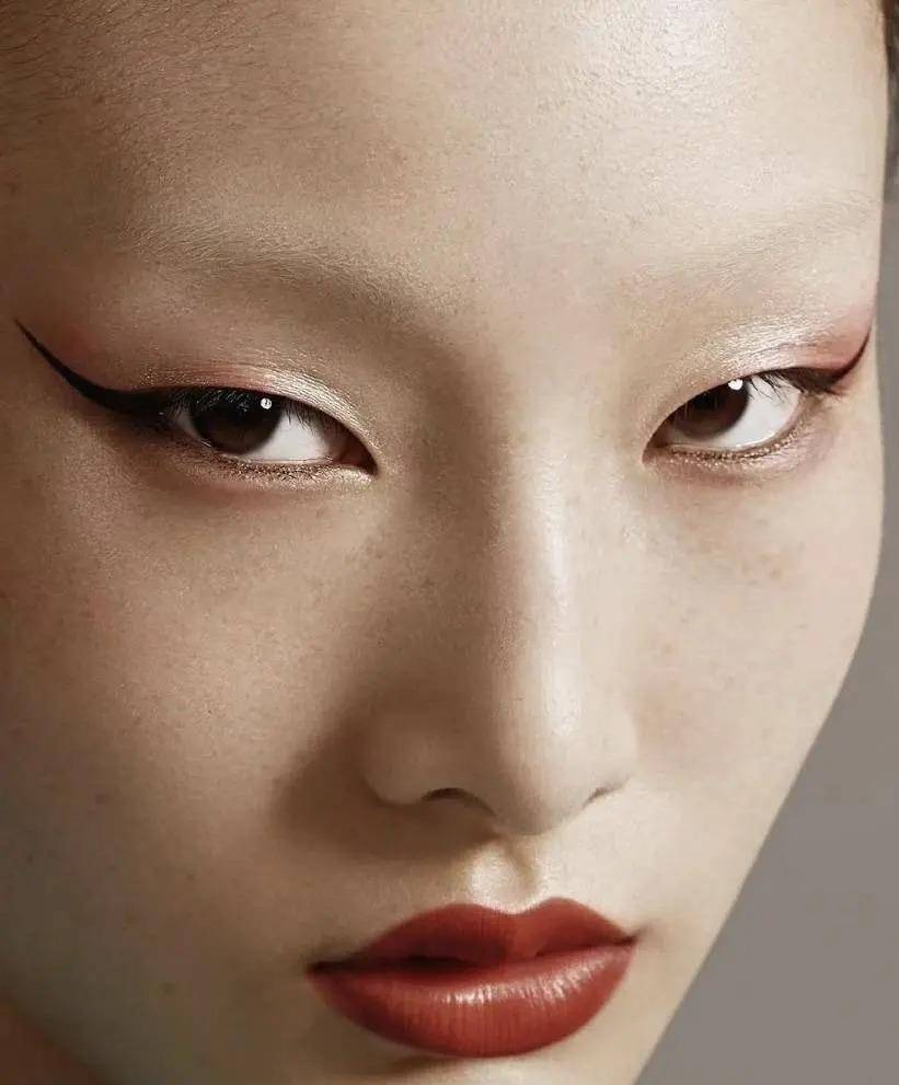 "眯眯眼"不能代表中国人,背后或是西方对华人上千年的种族歧视_文明