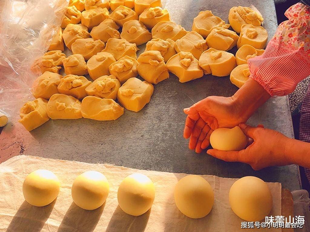 荣成喜饼与乳山大饼,一个小巧香酥,一个硕大绵香,你爱吃哪种?