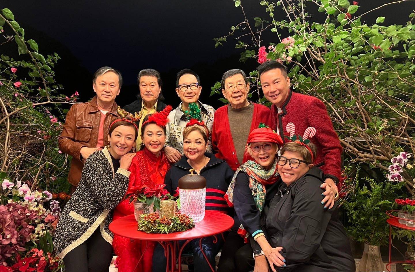 赵雅芝老公喝到脸红,90岁胡枫比心卖萌_王玉环_黄锦燊_工作