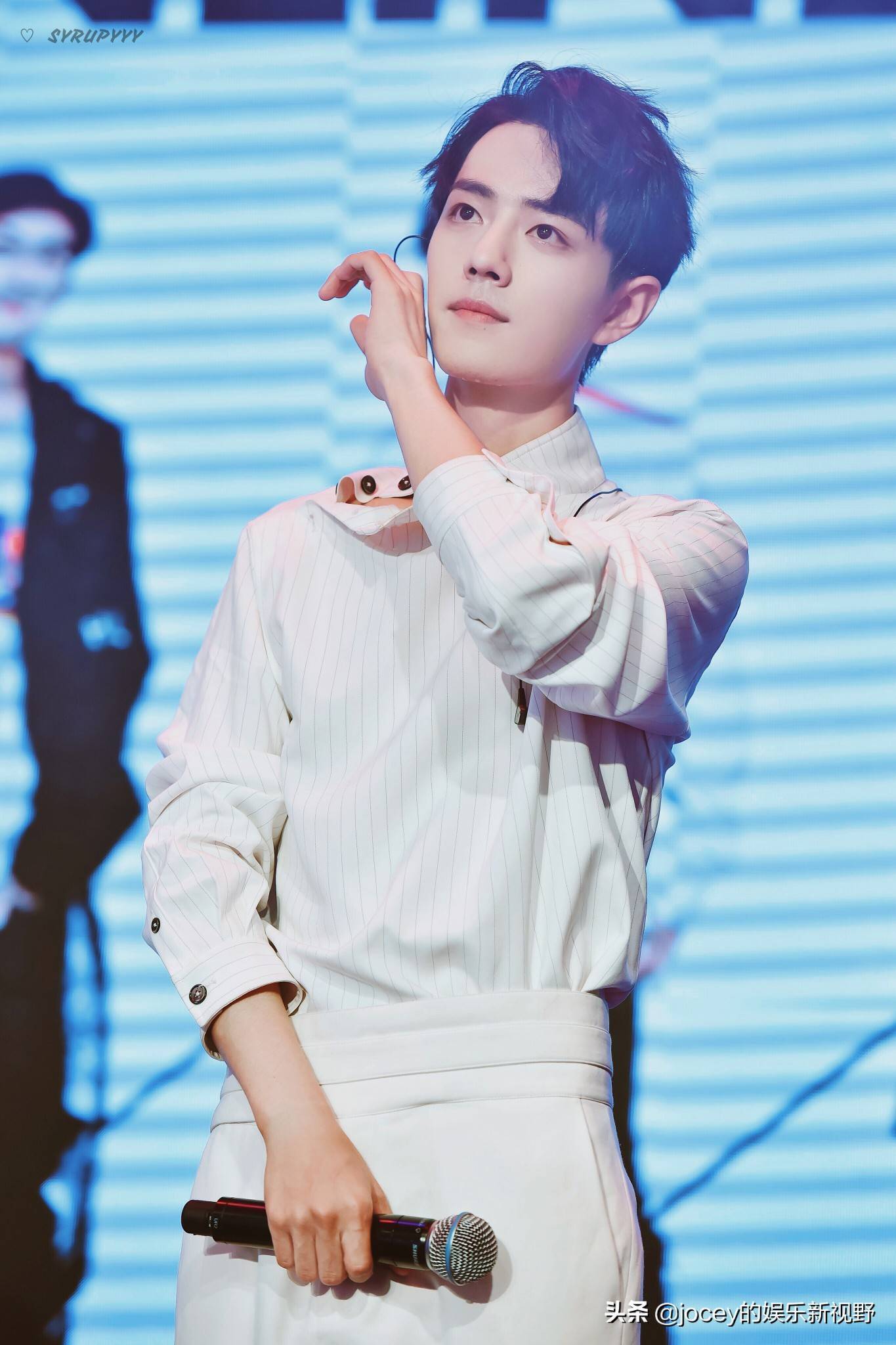 事件的经过是这样的:一个写手在ao3网络上发表了一篇文章《下坠》.