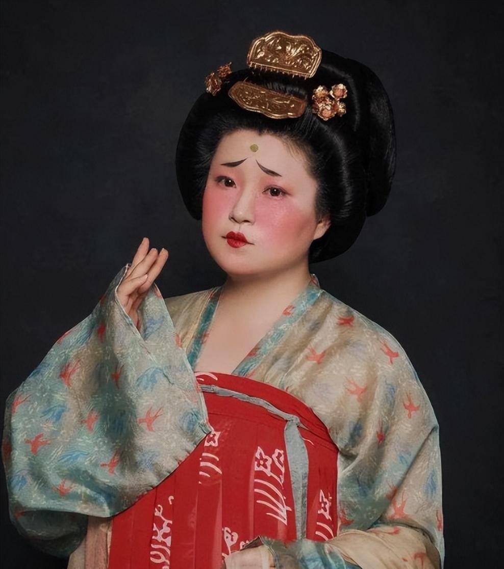 唐代女子喜画的柳叶眉和远山眉,直到今天仍被东方认为是女人最柔美的