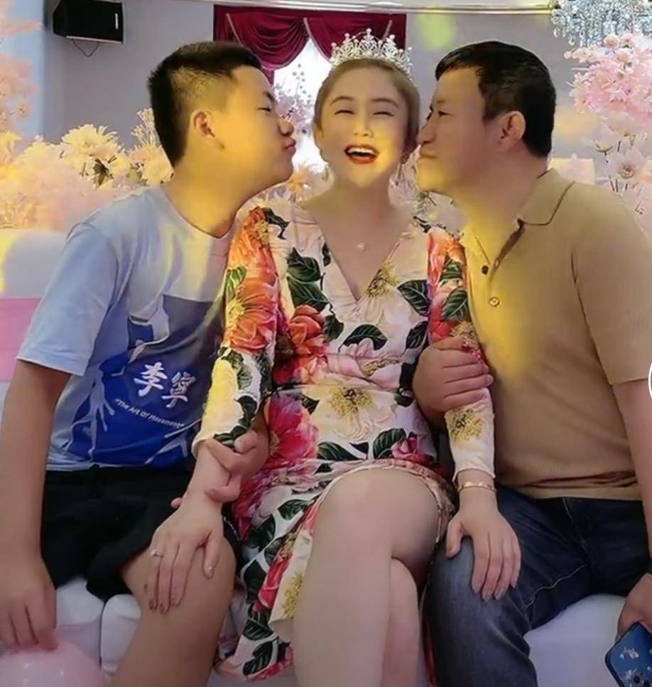 长贵老婆晒全家福,娇妻比老公小19岁,雪白肌肤太晃眼_王小宝_吴琼