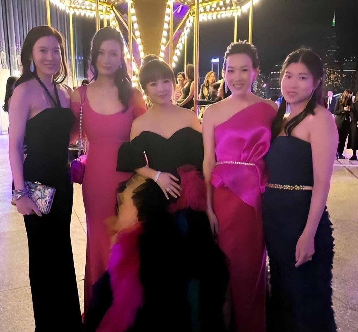 沈月参加富豪名媛聚会,与他和郑志刚太太同框合影_时尚_国际资源_余雅