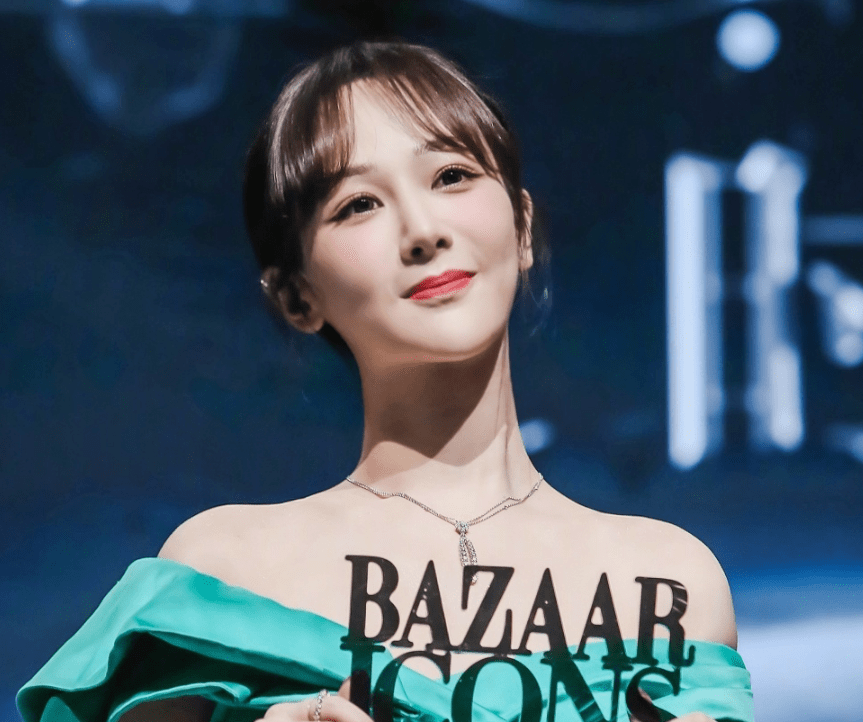 杨紫李现同框领奖配一脸!