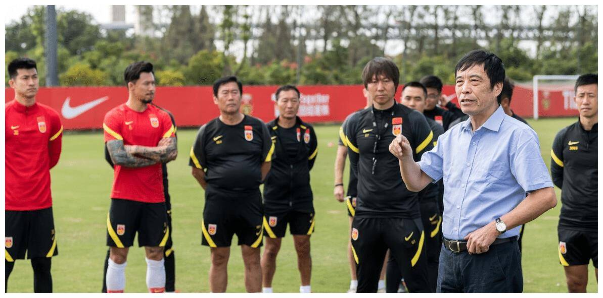 女足走了贾秀全,又来了陈戌源,球迷大声直呼:赶快下课放过女足_陈元元