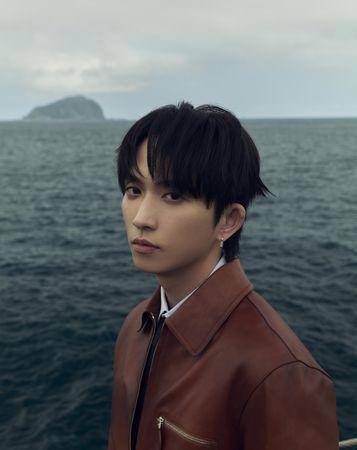 邱锋泽「禁欲风」湿身照曝!粉丝狂赞:这系列爱了_杂志_因为_个人