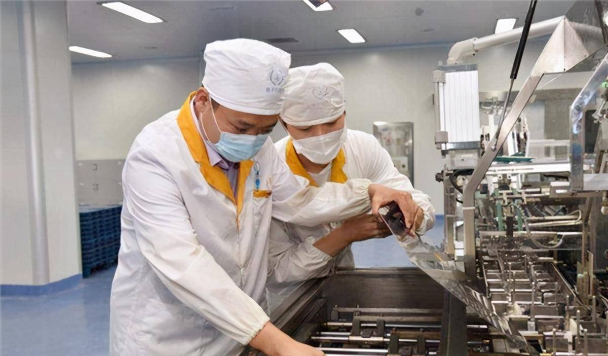 他是民企"药王",一年卖800亿,工厂修得像故宫却坚持不上市_徐镜人