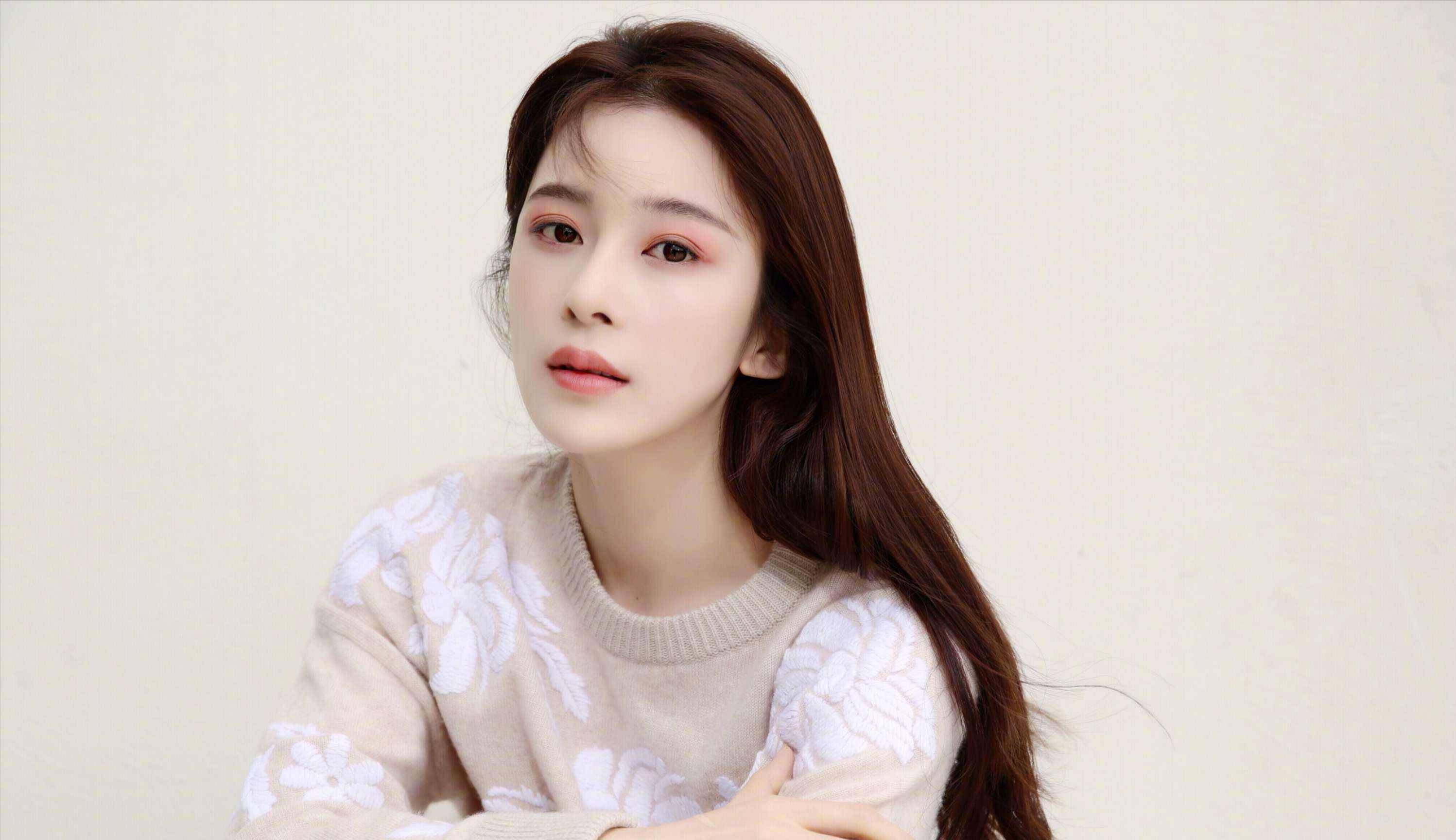 真没想到,一档真人秀,便将内娱明星的"遮羞布",扯得一干二净_杨幂