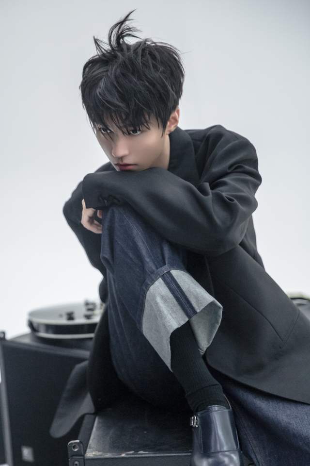 王俊凯和室友同台表演,却被网友拿来比较,粉丝表示拒绝被捆绑_郝富申