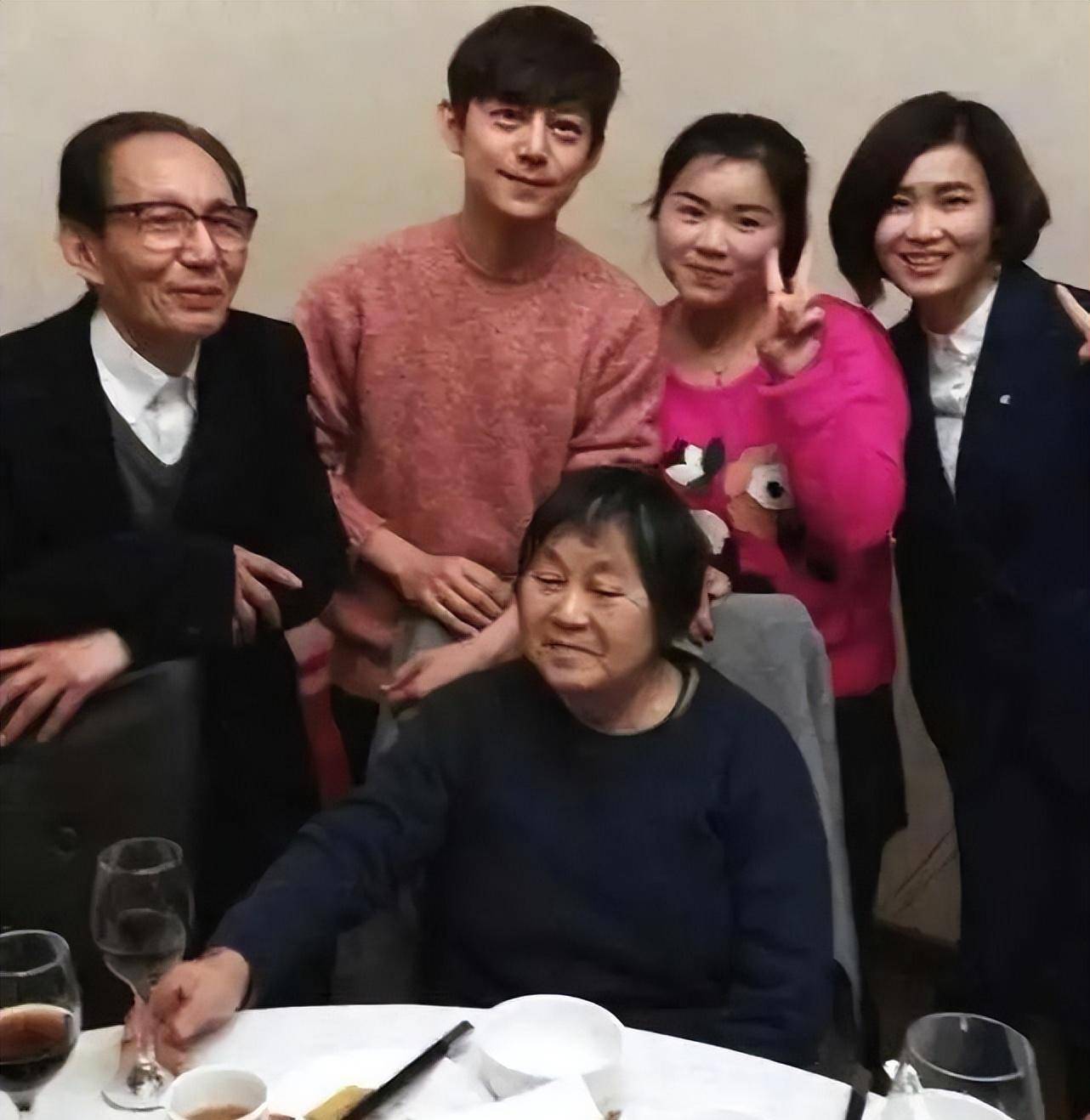 何炅父亲被曝跨年夜出殡!