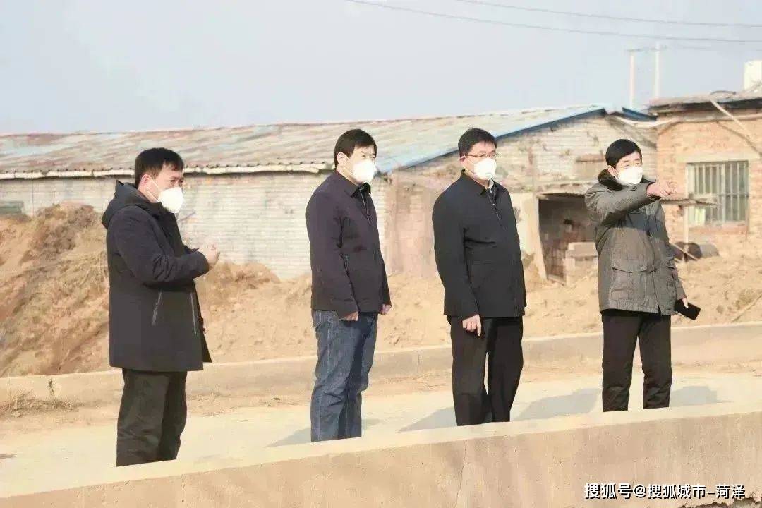 尹茂林到吴店镇冬季农田水利建设现场开展巡河工作